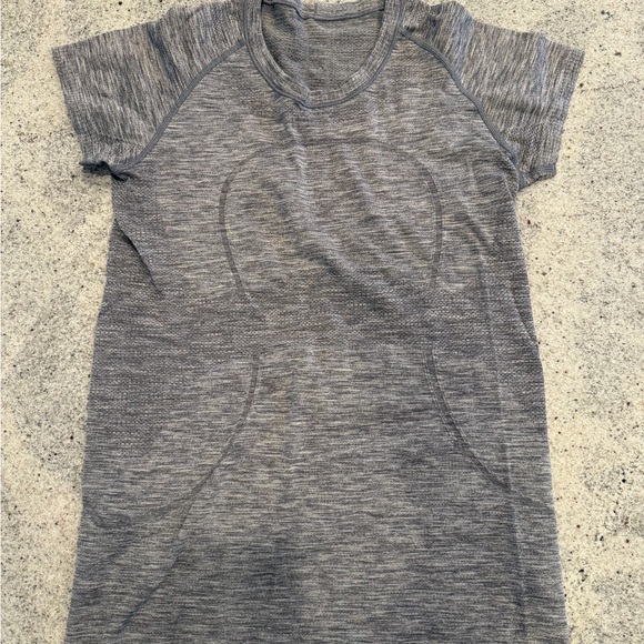 lululemon athletica Heathered Gray Short Sleeve Tee sz 8 - Picture 1 of 2